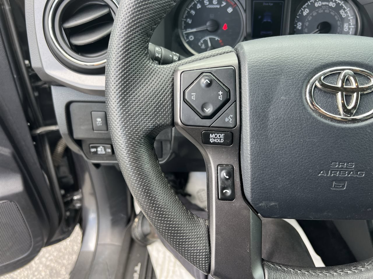 Used 2020 Toyota Tacoma TRD Sport AWD/4WD image 19
