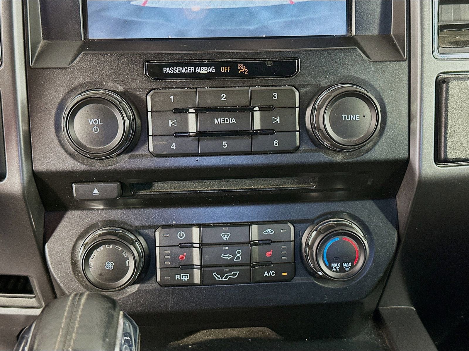 Used 2018 Ford F150 XLT w/ Equipment Group 302A Luxury AWD/4WD image 15