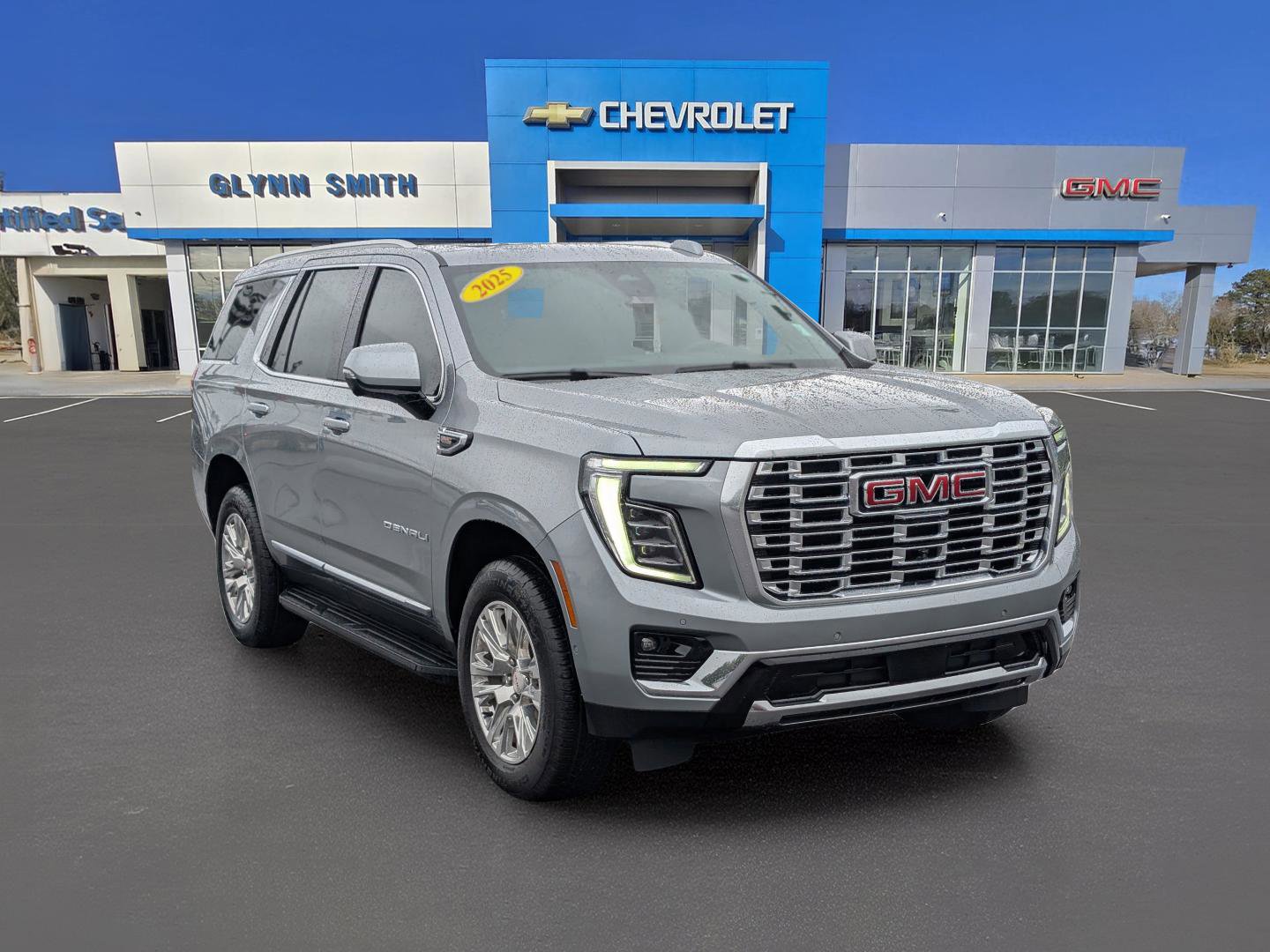 Used 2025 GMC Yukon Denali w/ Advanced Technology Package AWD/4WD image 3