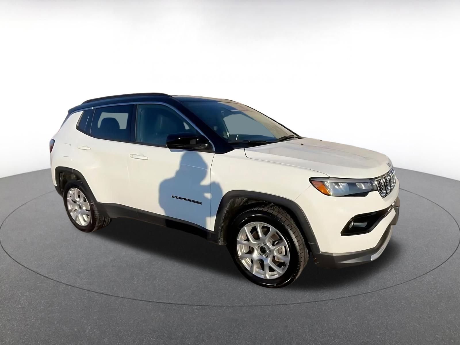 Used 2025 Jeep Compass Limited image 2