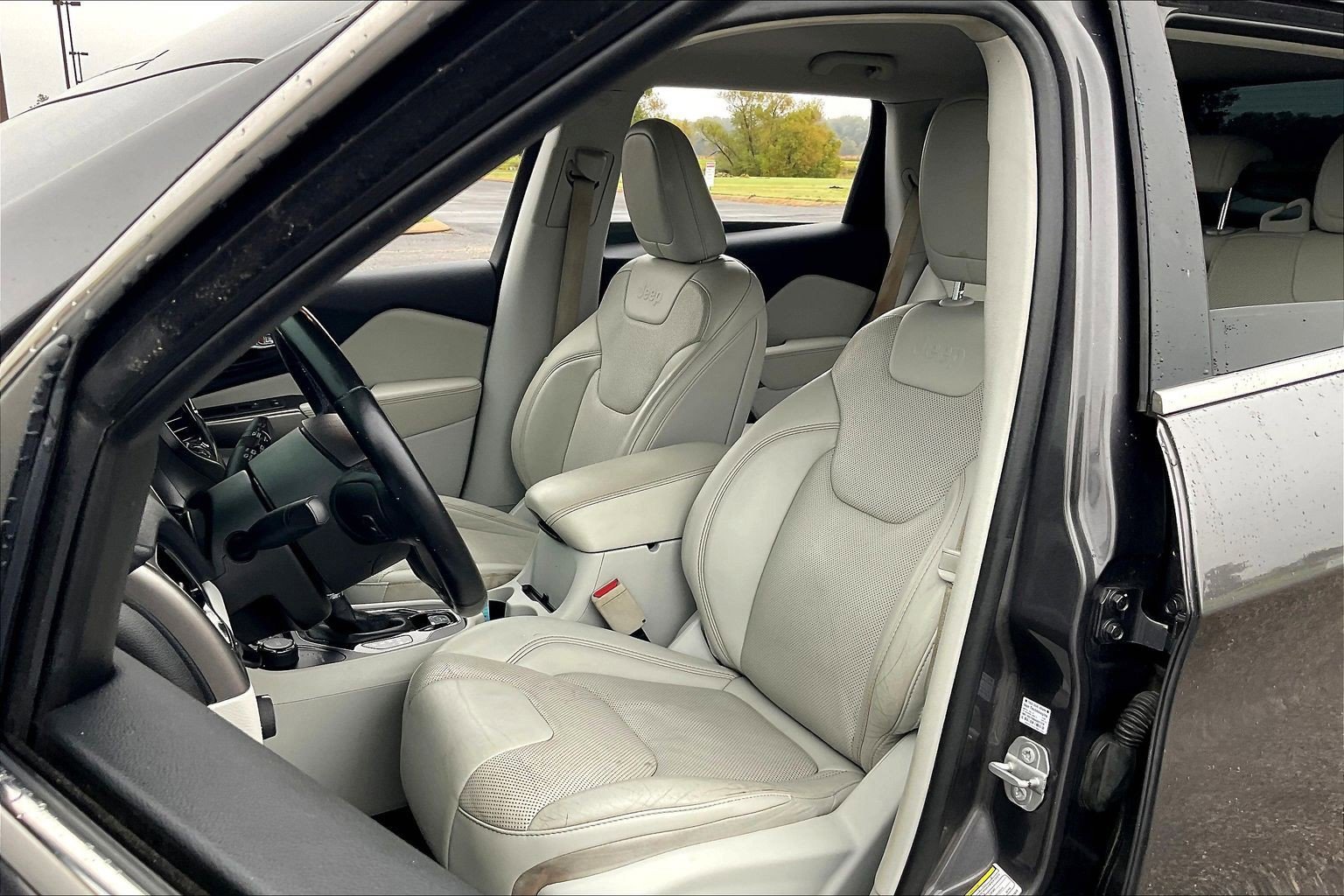 Used 2019 Jeep Cherokee Limited w/ Technology Group image 7