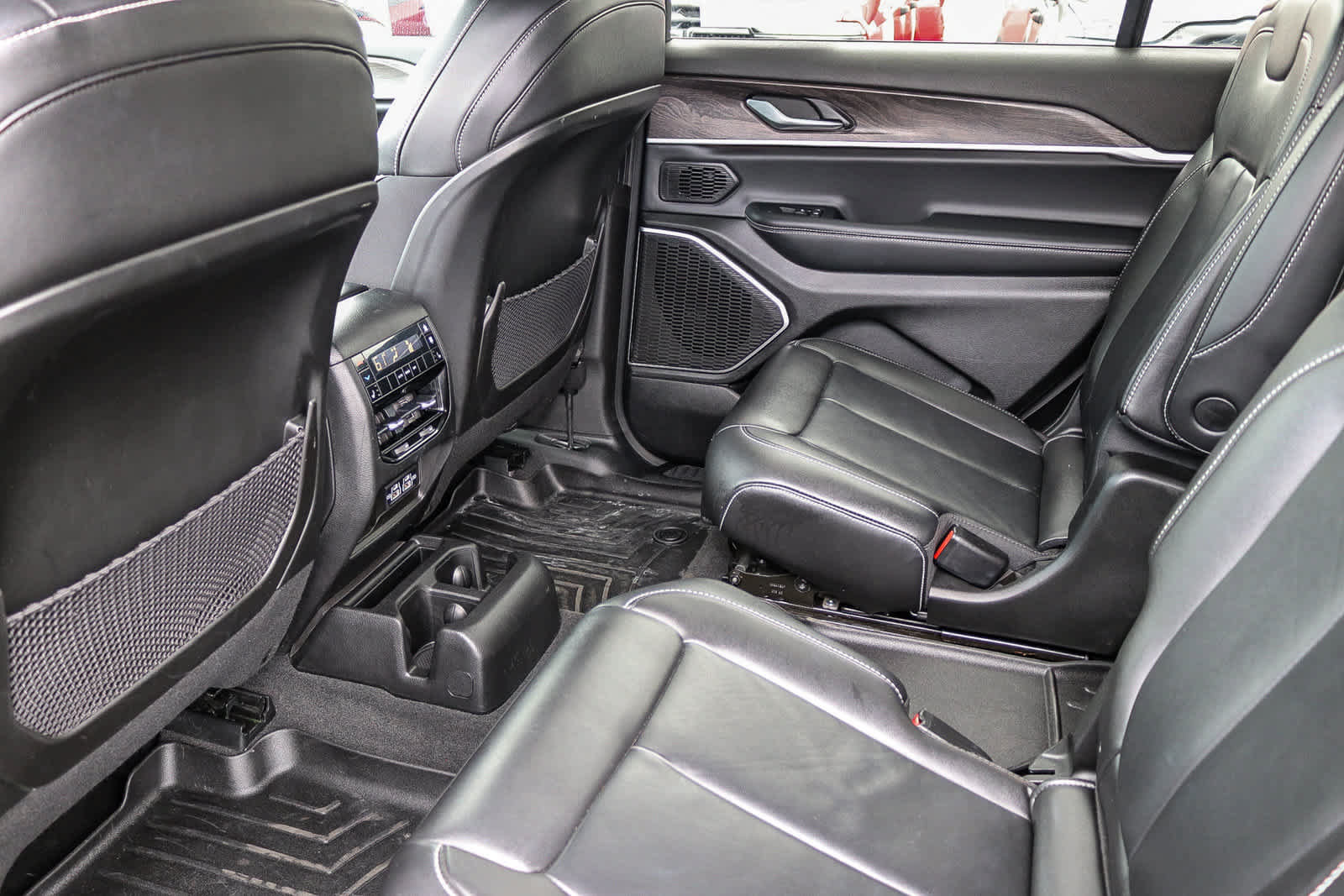 Used 2022 Jeep Grand Cherokee L Limited AWD/4WD image 17