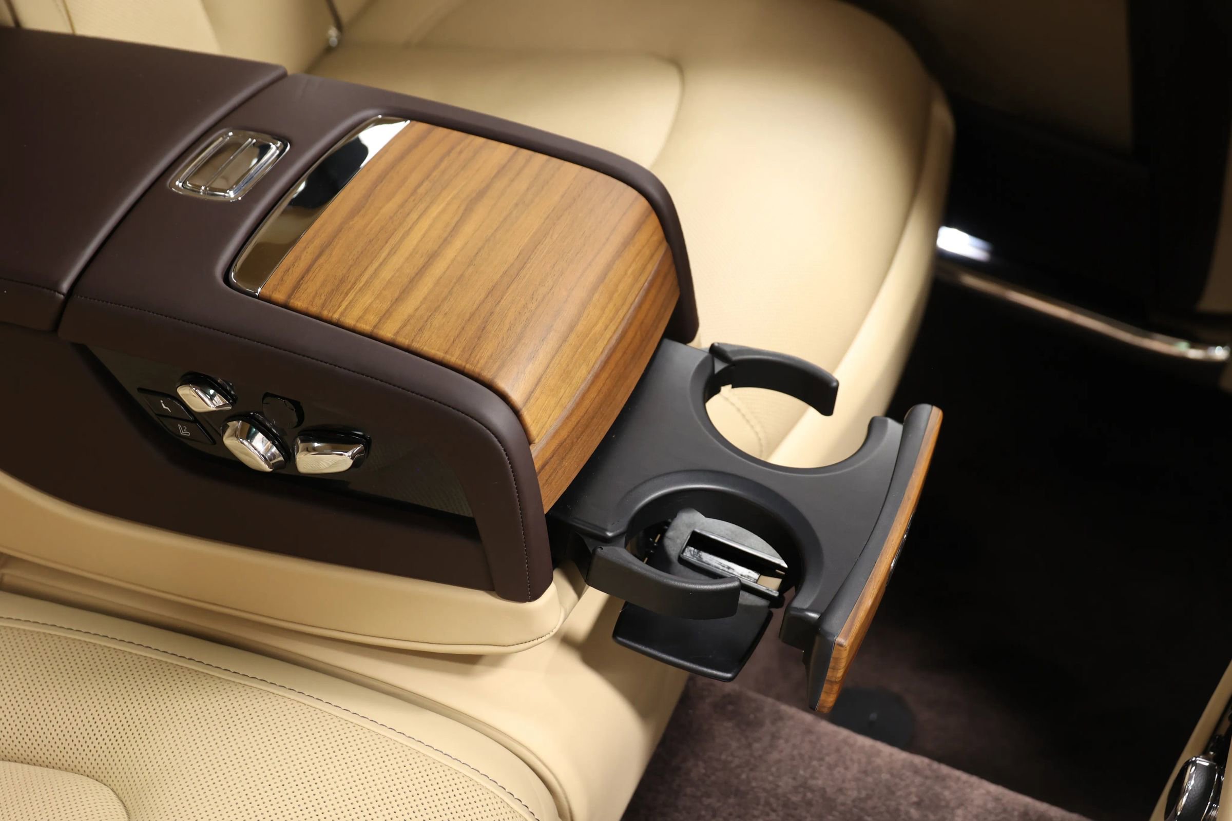 Used 2022 Rolls-Royce Ghost w/ Ghost Package image 98
