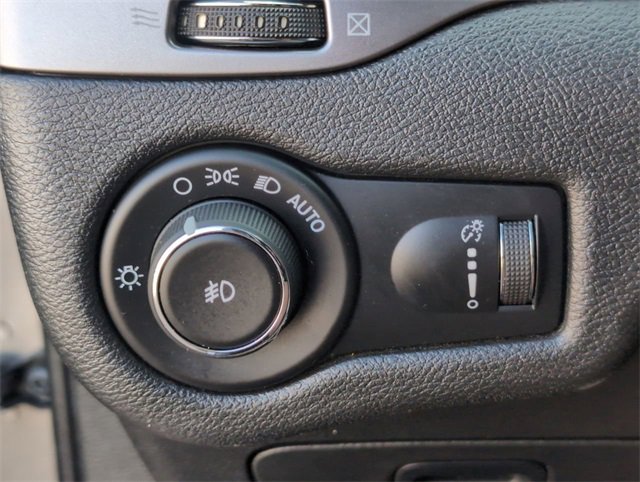 Used 2019 Jeep Cherokee Latitude w/ Popular Appearance Group image 16