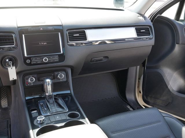 Used 2012 Volkswagen Touareg VR6 image 23