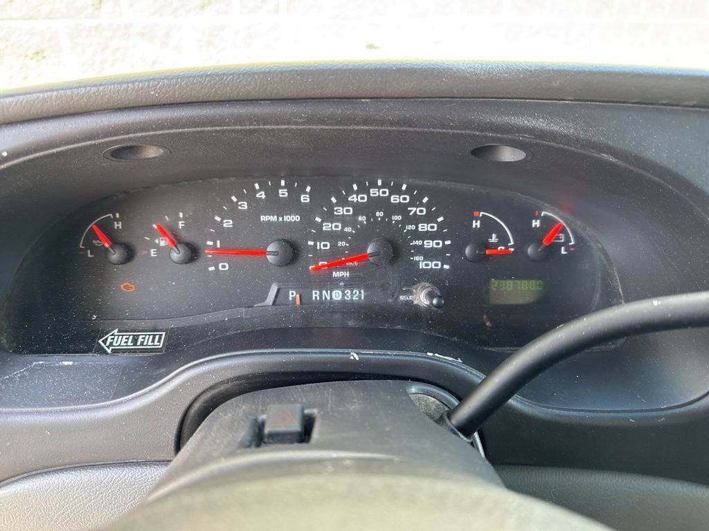 Used 2006 Ford E-350 and Econoline 350 Super Duty RWD image 12