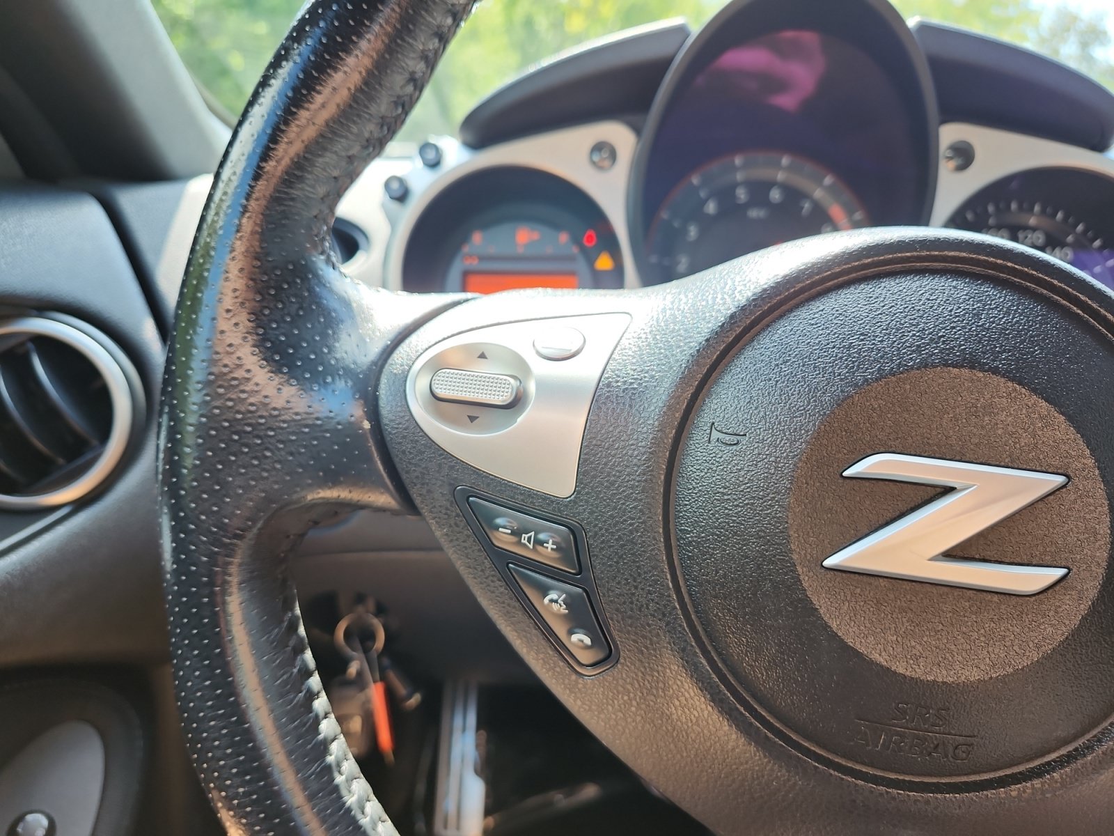Used 2015 Nissan 370Z Coupe RWD image 23