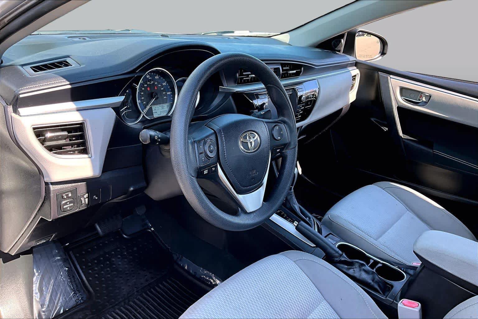 Used 2016 Toyota Corolla LE FWD image 16