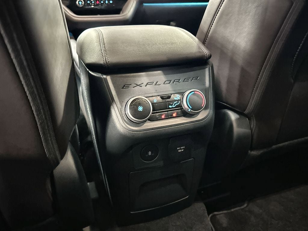 Used 2025 Ford Explorer Platinum w/ Ultimate Package image 29