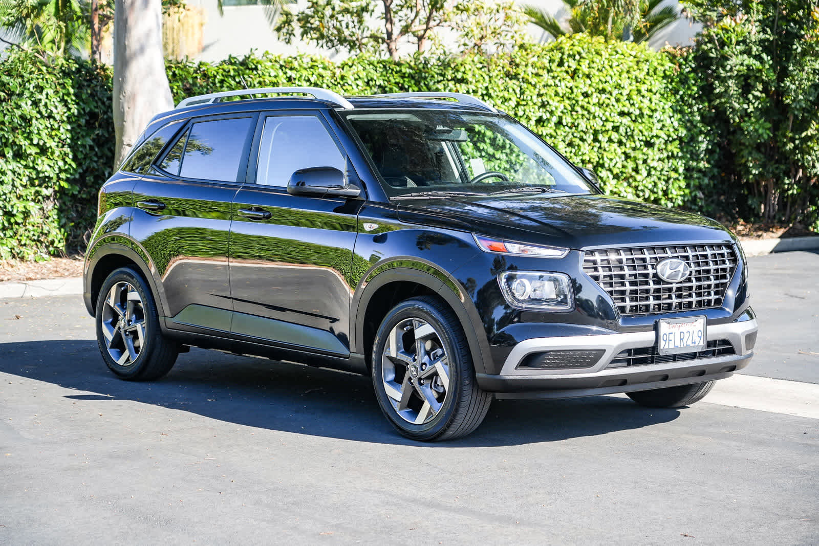 Used 2023 Hyundai Venue SEL image 5