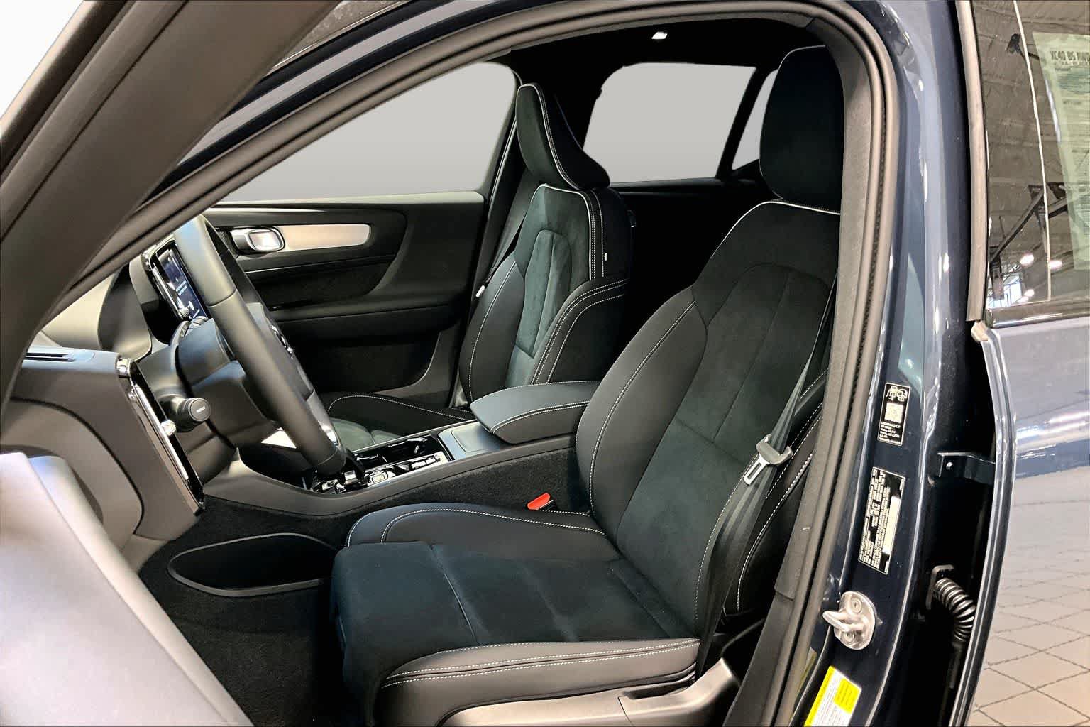 New 2026 Volvo XC40 B5 Ultra w/ Protection Package Premier AWD/4WD image 13