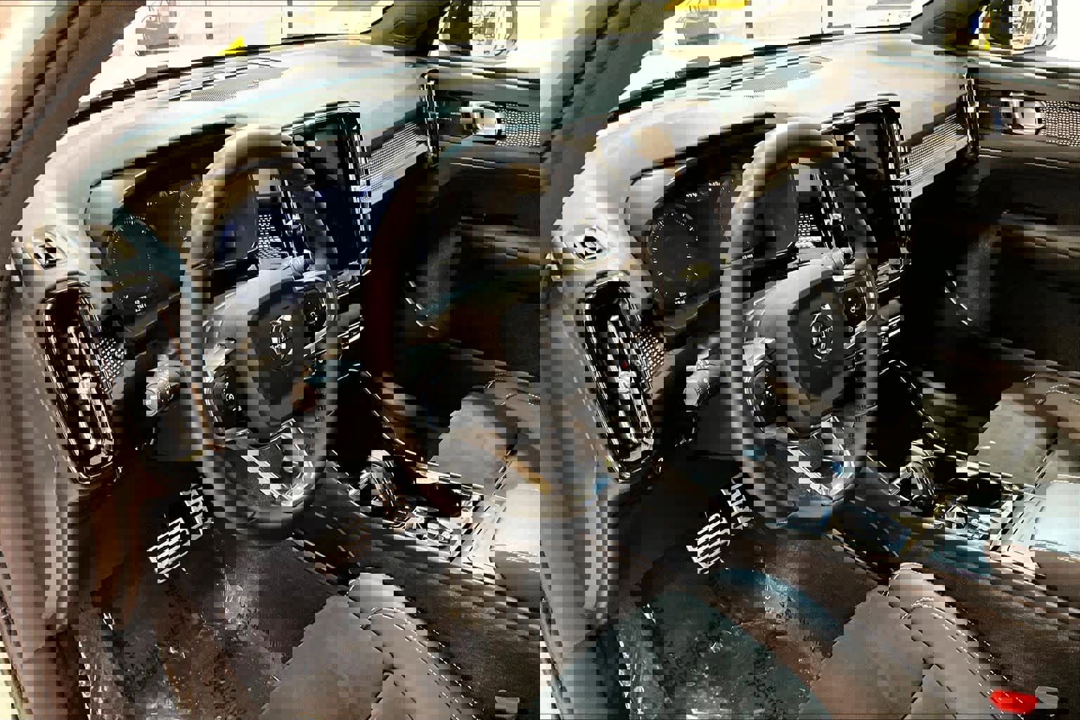 Certified 2022 Volvo XC40 T4 R-Design w/ Advanced Package image 16