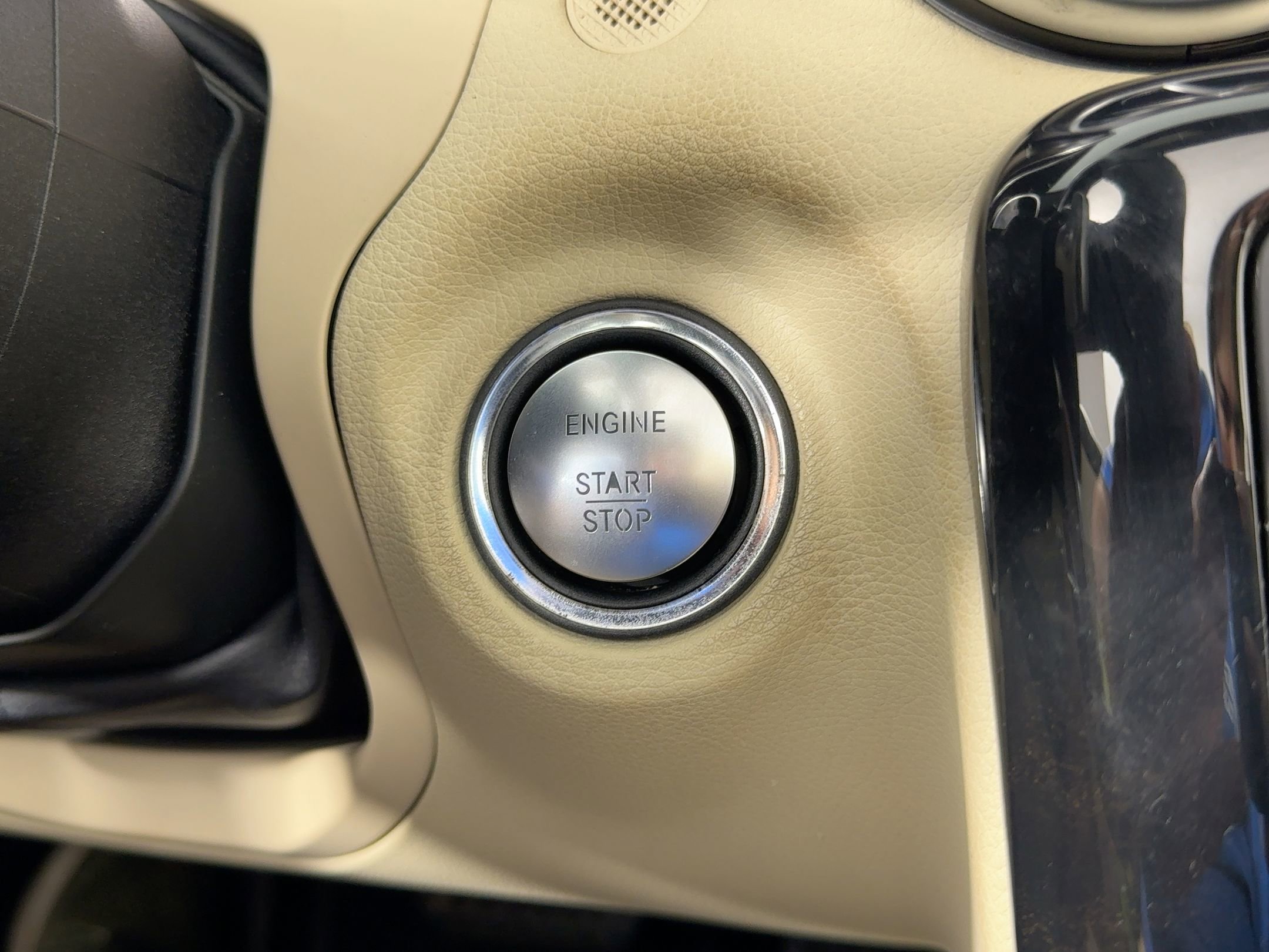 Used 2020 Mercedes-Benz SLC 300 image 24