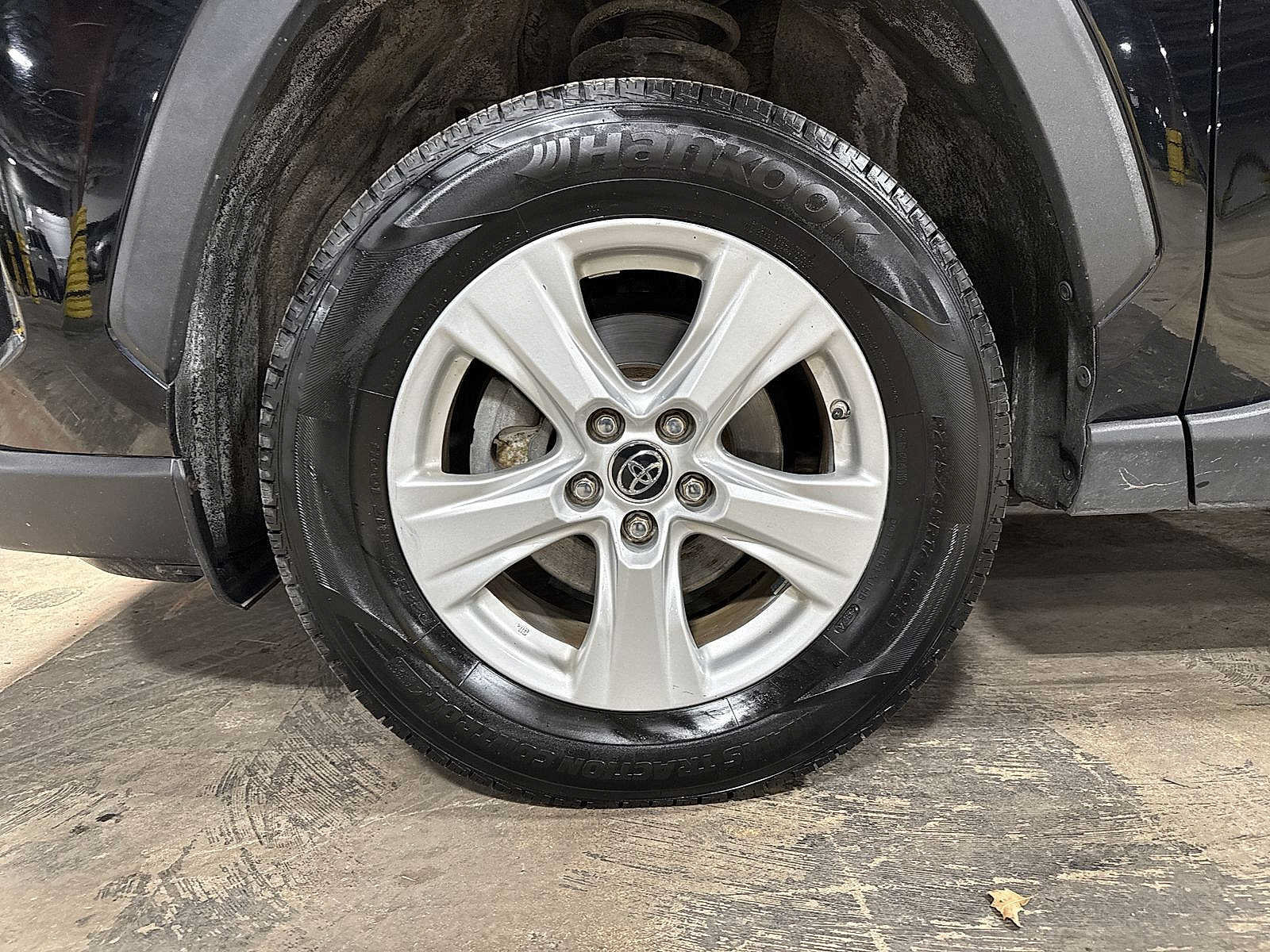 Used 2019 Toyota RAV4 XLE AWD/4WD image 10