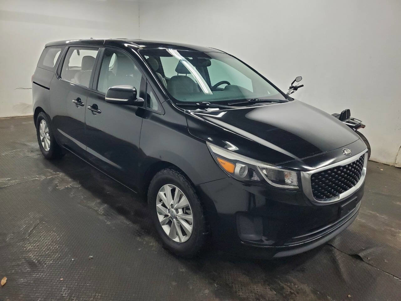Used 2016 Kia Sedona L FWD image 3