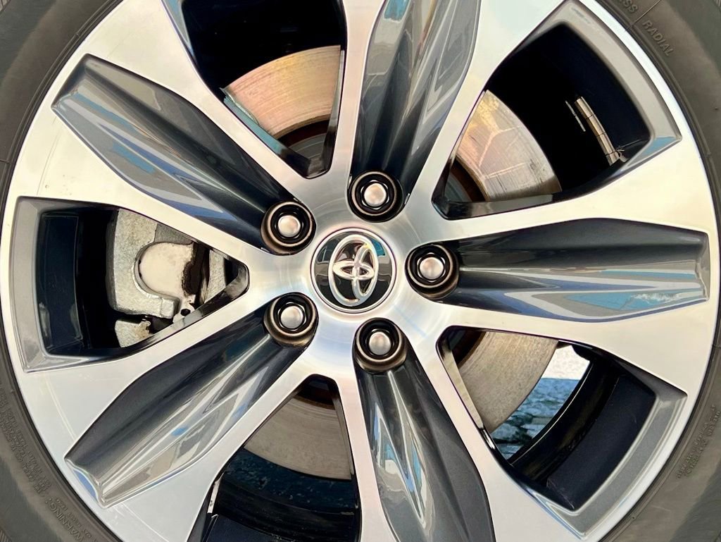 Used 2024 Toyota Highlander XLE image 13