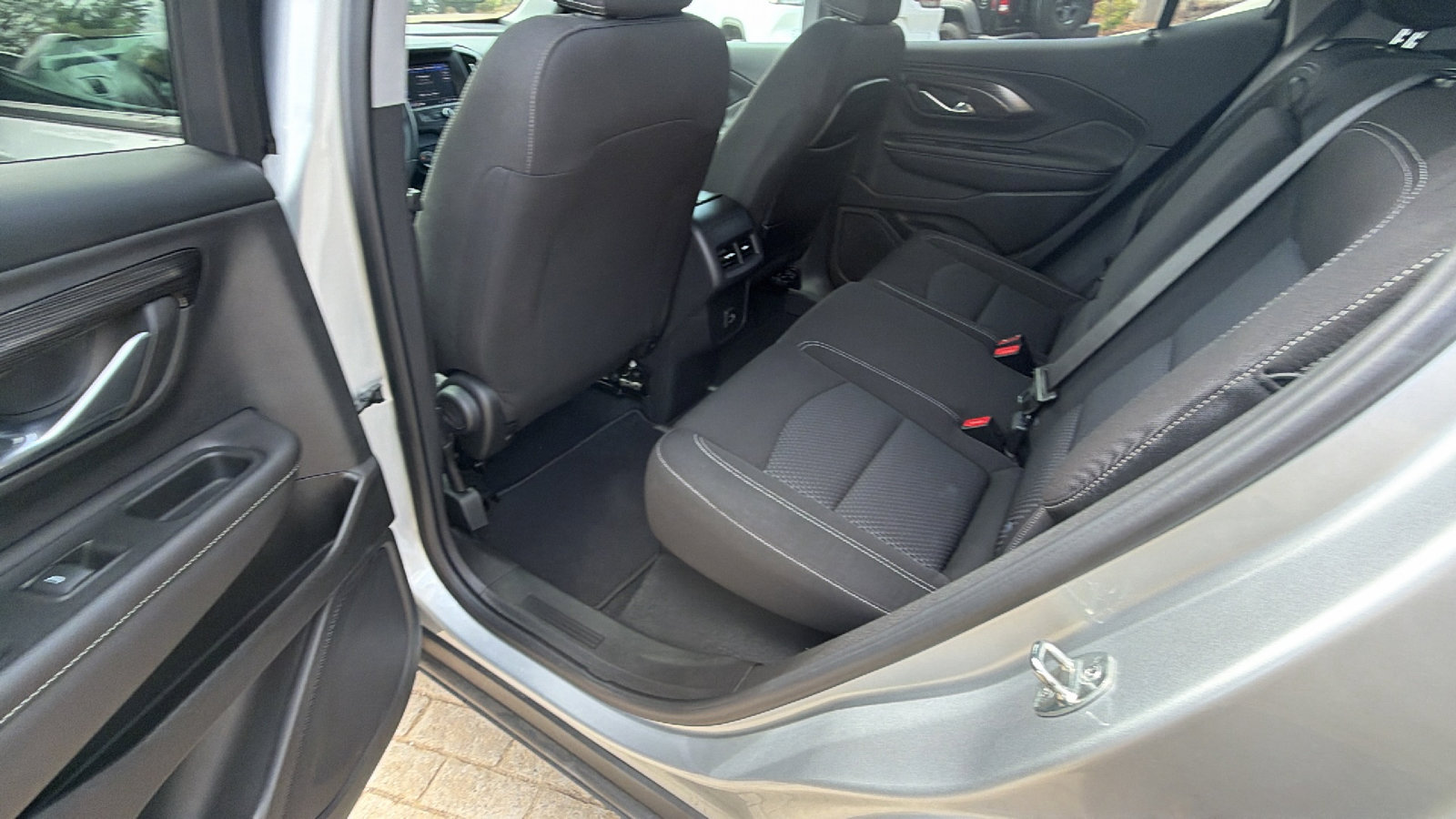 Used 2022 GMC Terrain SLE FWD image 23