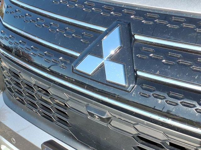 Used 2024 Mitsubishi Outlander AWD image 23