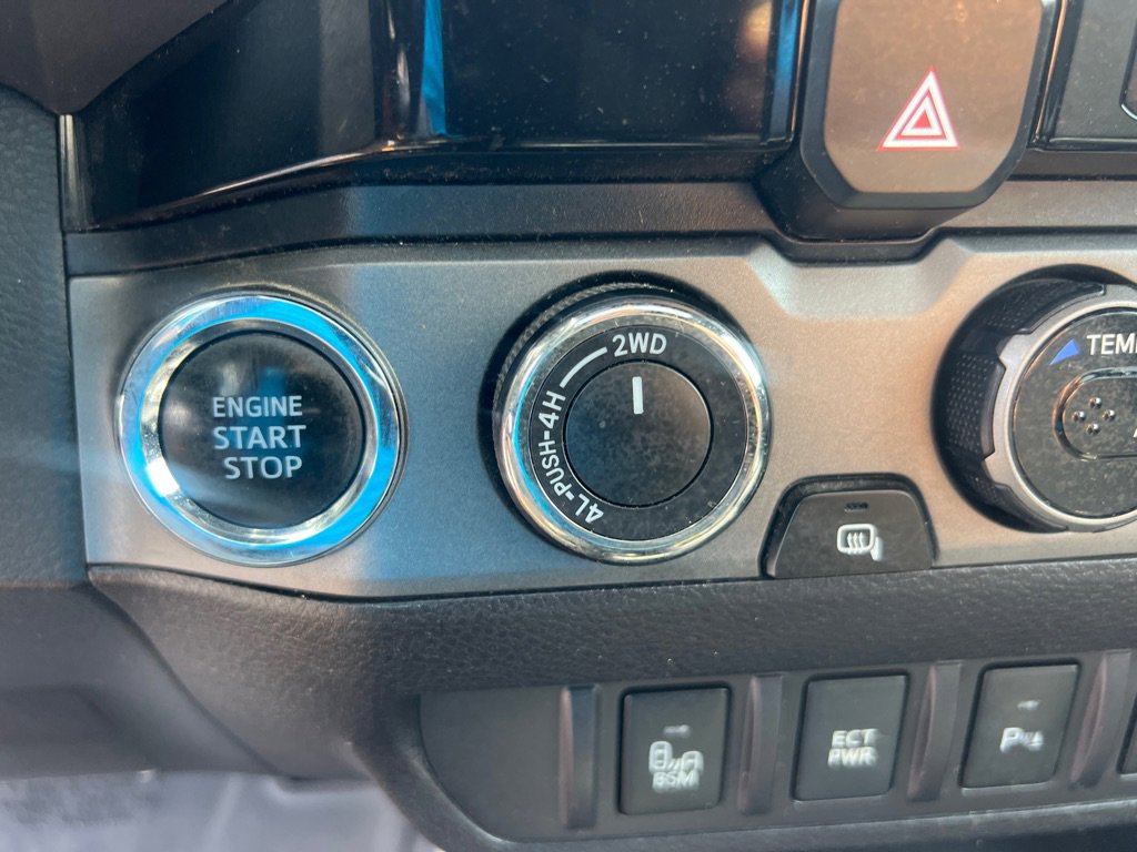 Used 2017 Toyota Tacoma 4x4 Double Cab image 30