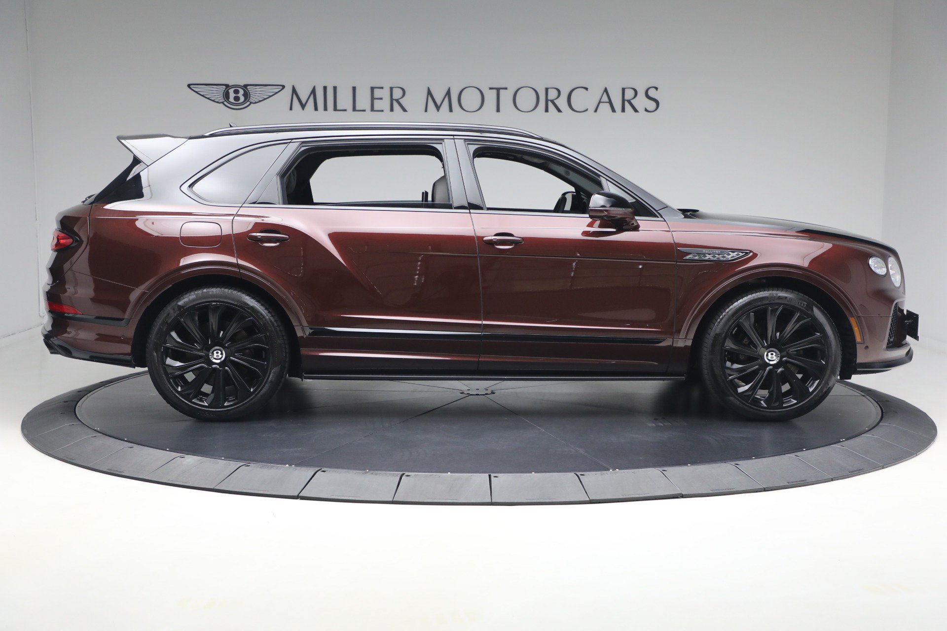 Certified 2024 Bentley Bentayga Extended Wheelbase AWD/4WD image 9