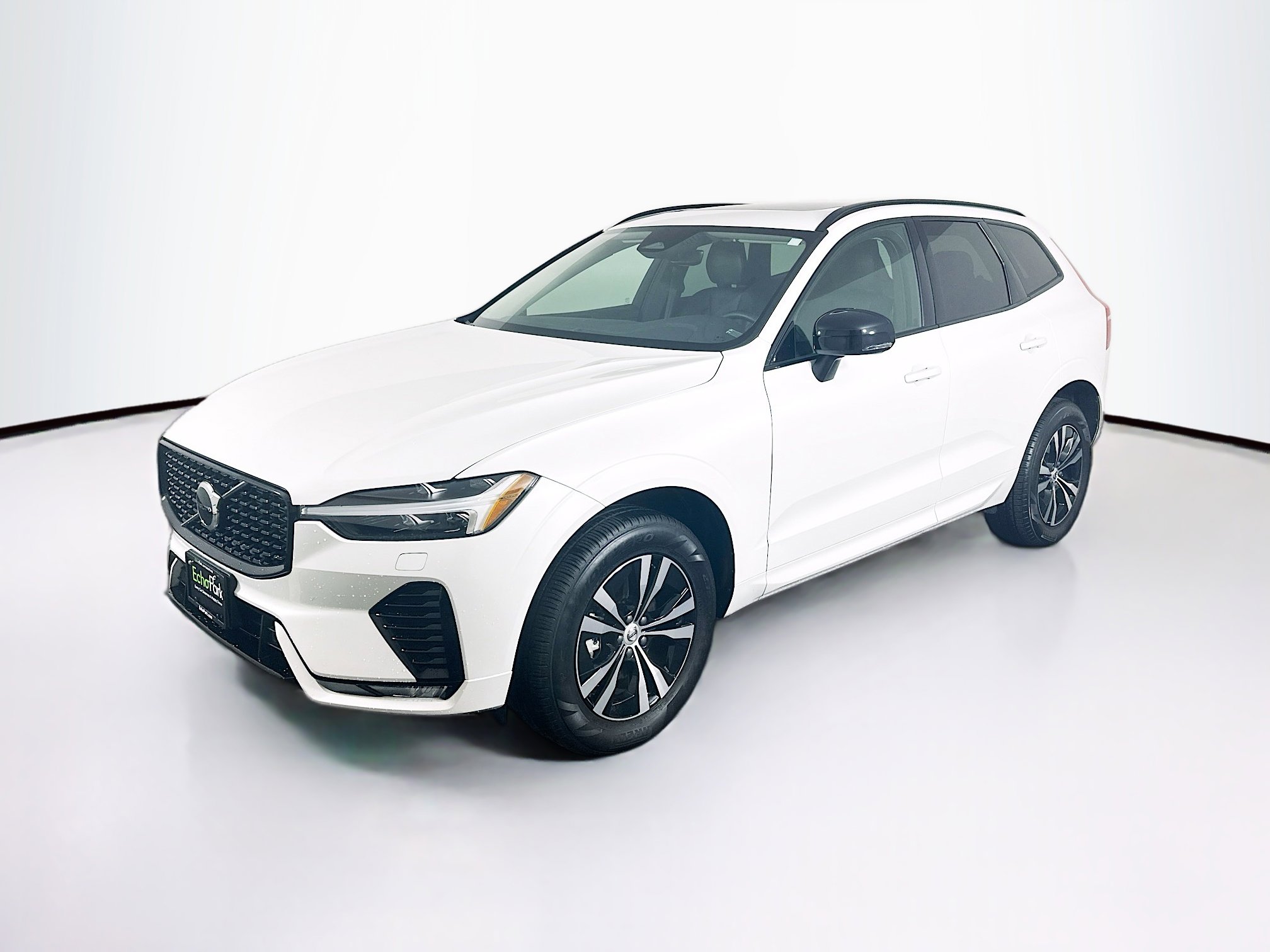 Used 2024 Volvo XC60 B5 Core image 3