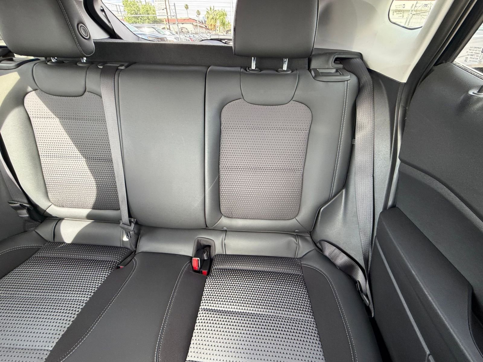 Used 2025 Chevrolet Trax LT FWD image 36