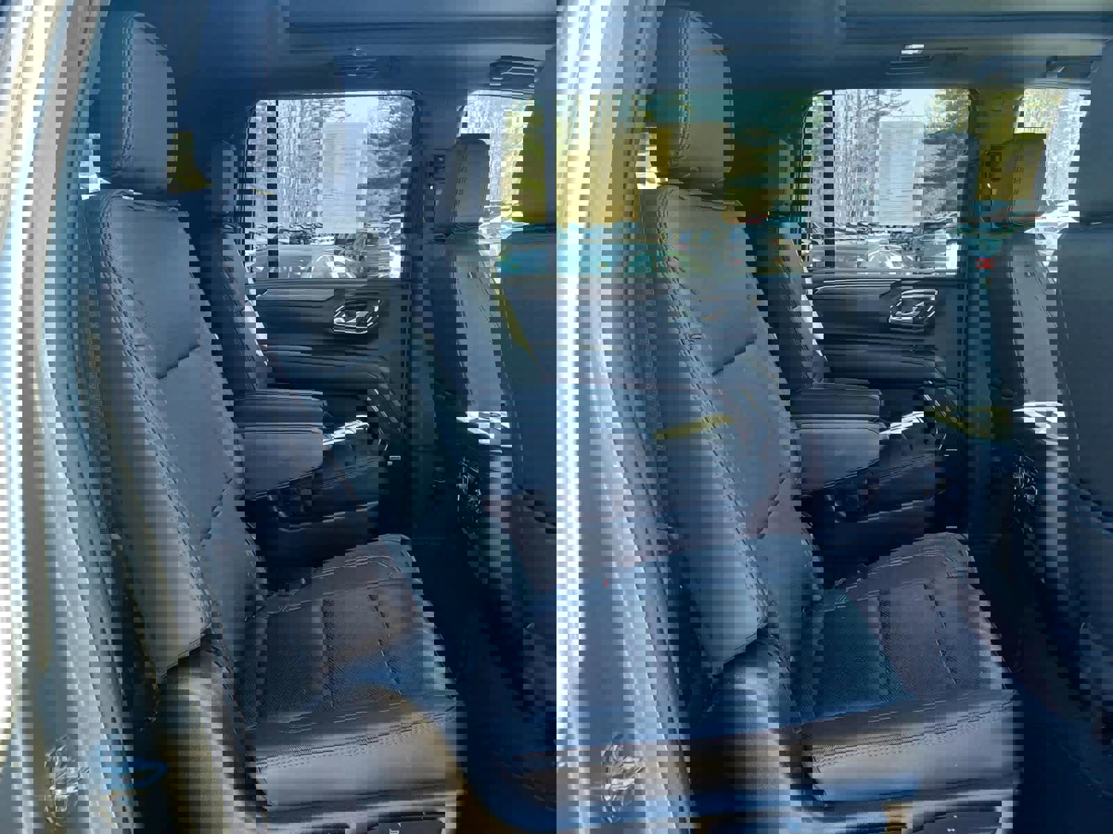 Used 2023 Chevrolet Suburban High Country w/ Premium Package 2 image 26