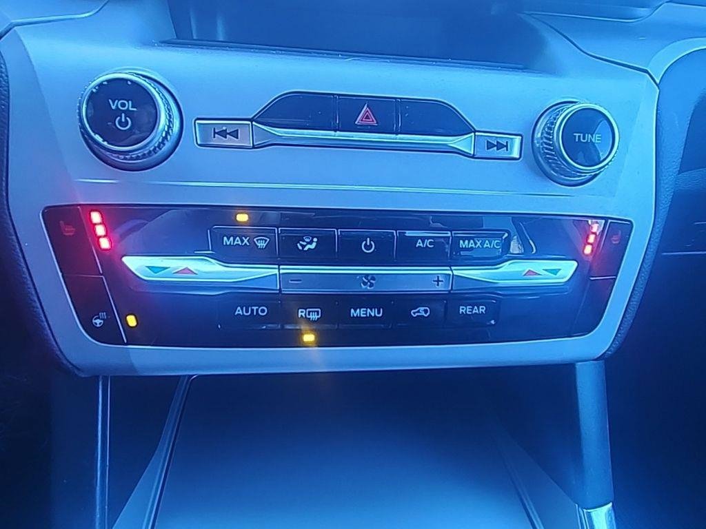 Certified 2023 Ford Explorer XLT w/ Equipment Group 202A image 21