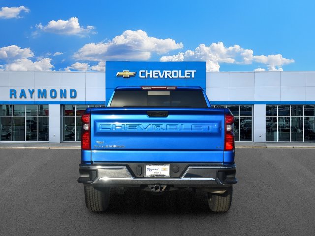 Used 2022 Chevrolet Silverado 1500 LT w/ Convenience Package II AWD/4WD image 4