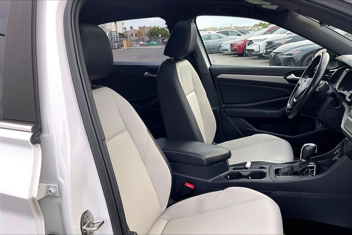 Used 2019 Volkswagen Jetta R-Line w/ R-Line Cold Weather Package FWD image 7