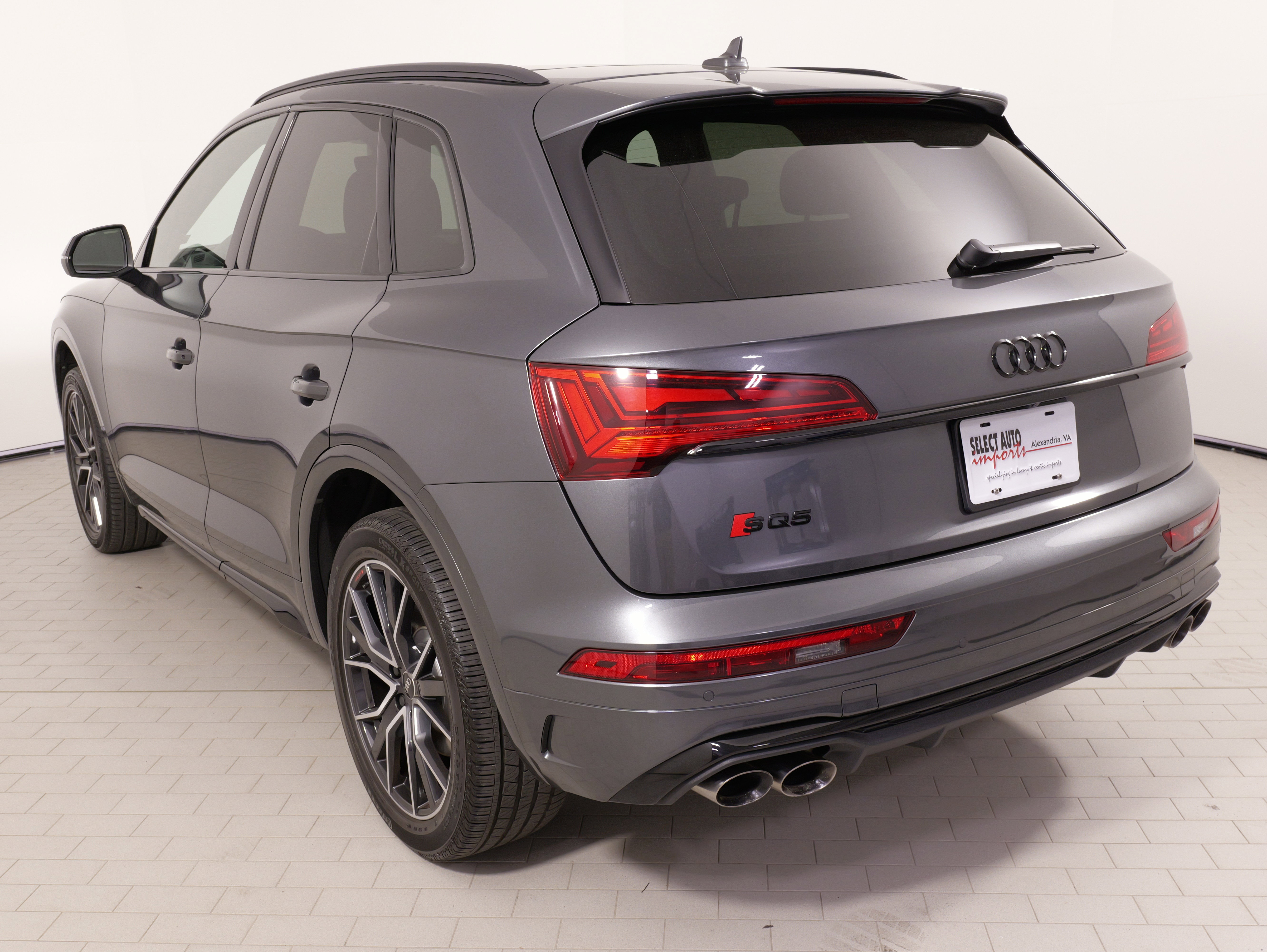 Used 2023 Audi SQ5 Premium Plus w/ Premium Plus Package image 14