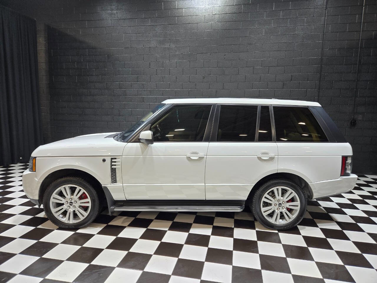 Used 2012 Land Rover Range Rover HSE LUX image 3