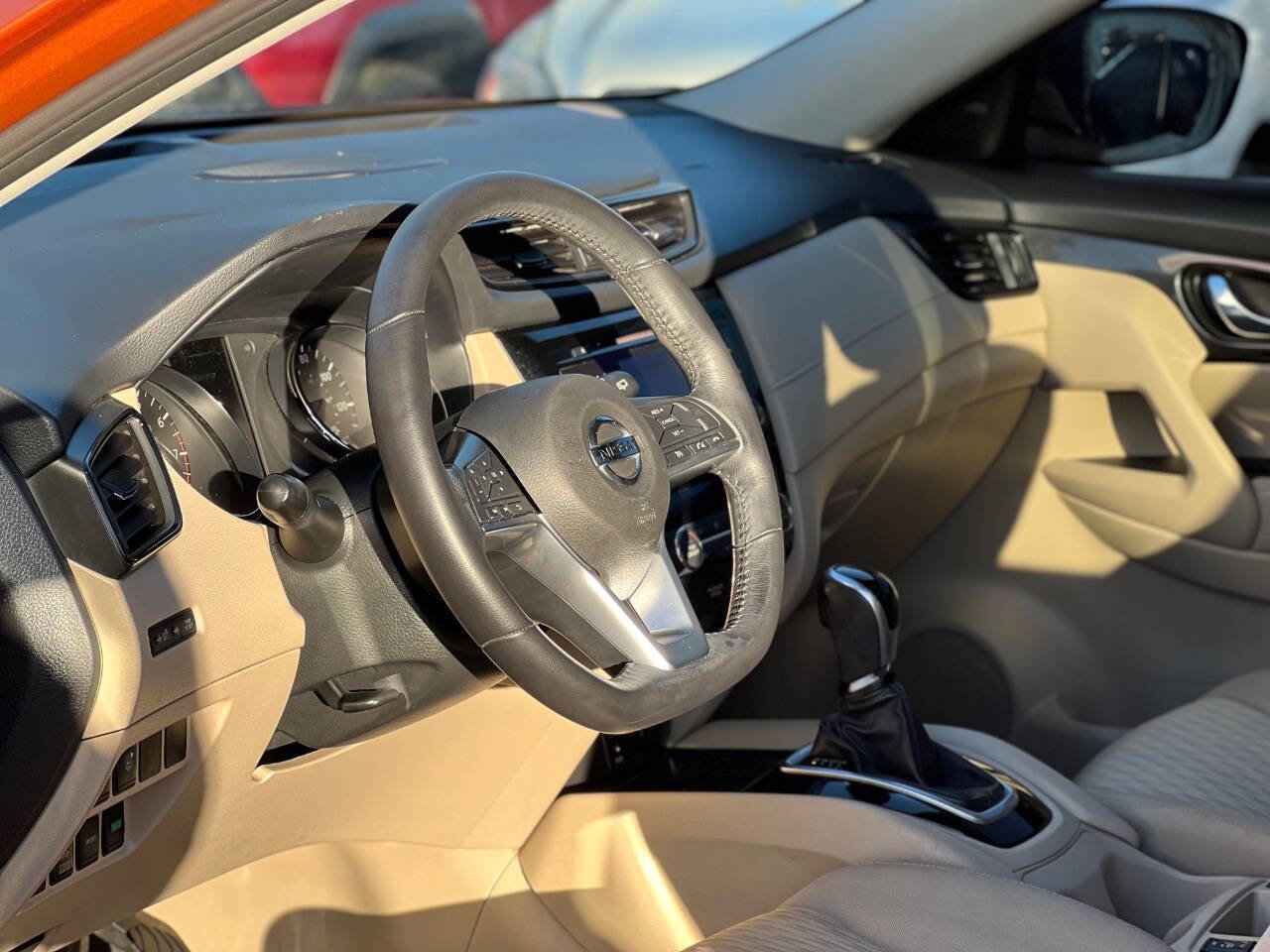 Used 2017 Nissan Rogue SV image 12