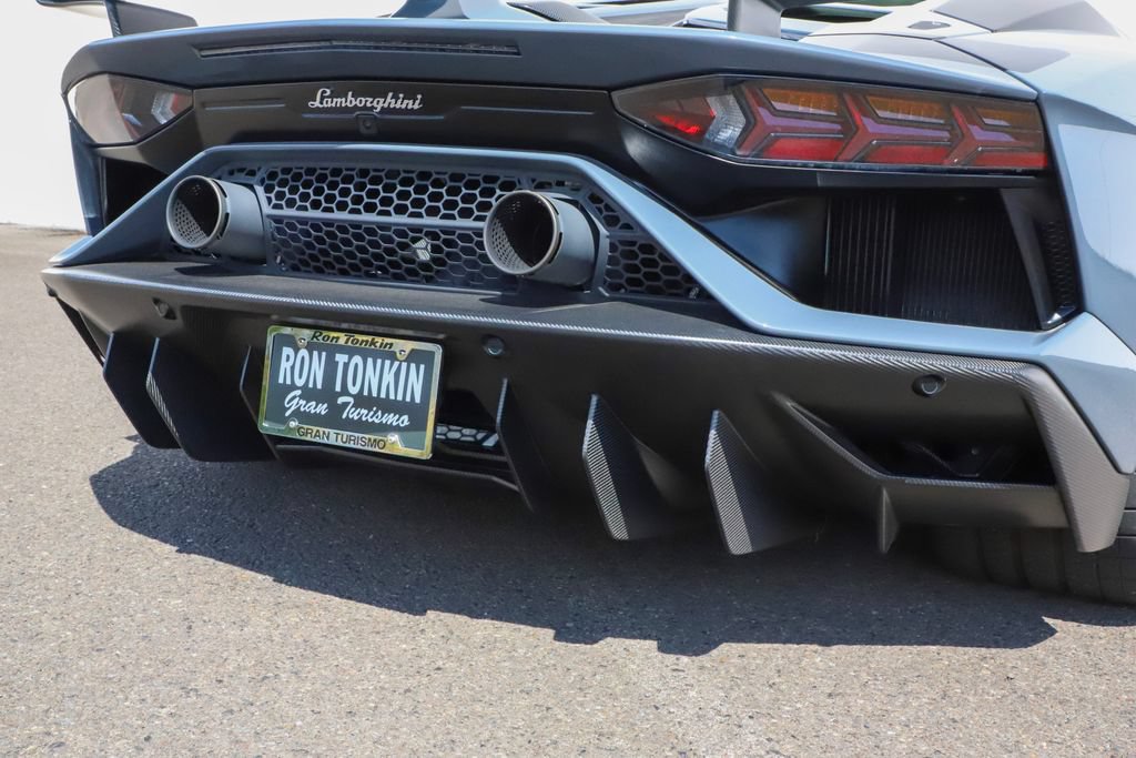 Used 2019 Lamborghini Aventador SVJ AWD/4WD image 31