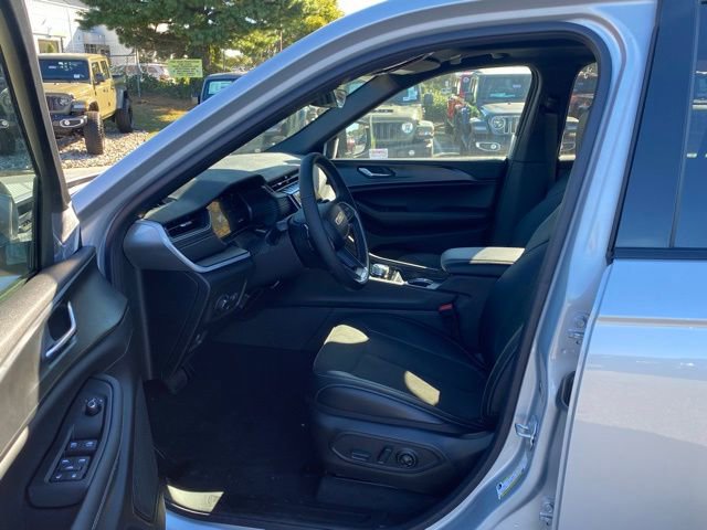 New 2025 Jeep Grand Cherokee Altitude AWD/4WD image 15