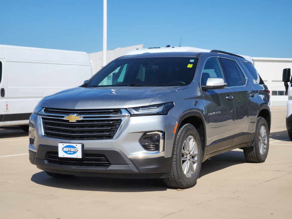 Used 2023 Chevrolet Traverse LT FWD image 3