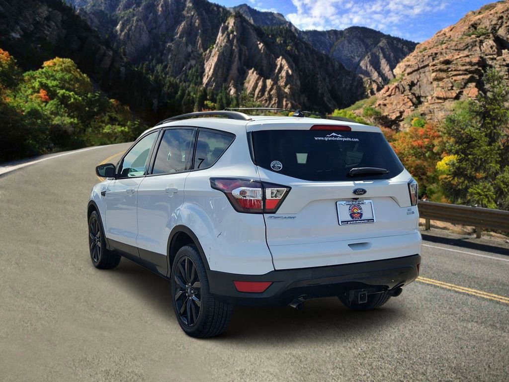 Used 2018 Ford Escape SE w/ SE Sport Appearance Package AWD/4WD image 4