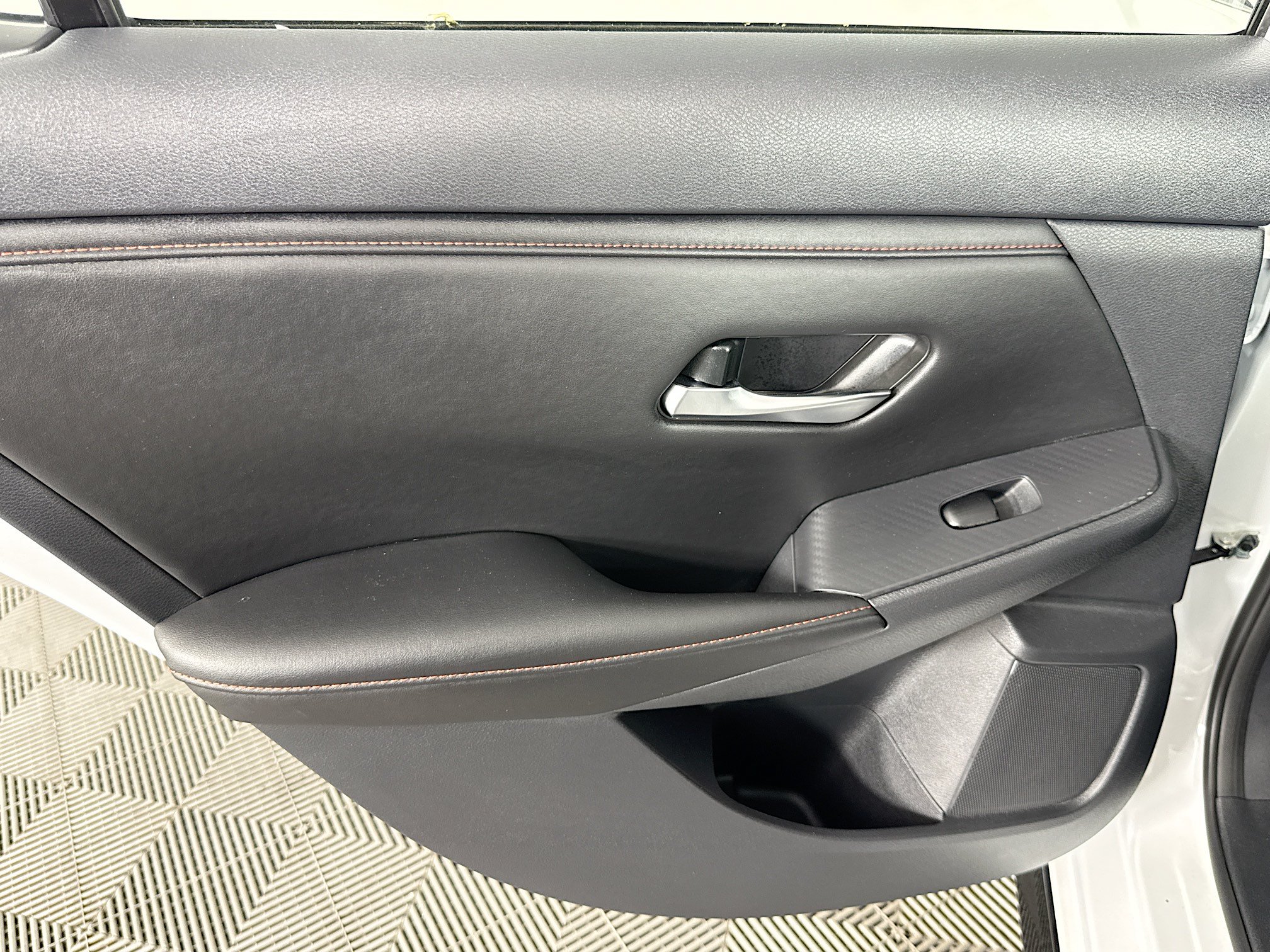 Used 2025 Nissan Sentra SR w/ Midnight Edition FWD image 24