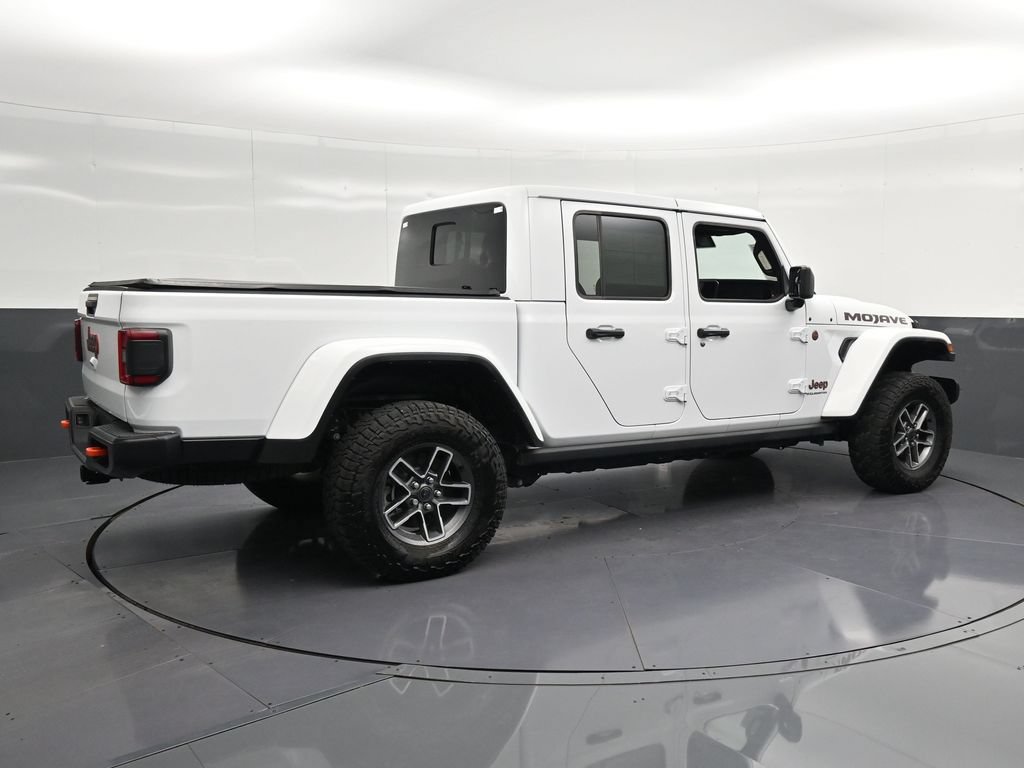 Used 2025 Jeep Gladiator Mojave w/ Convenience Group AWD/4WD image 3