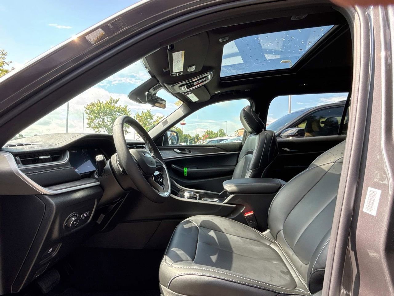 New 2025 Jeep Grand Cherokee Limited w/ Luxury Tech Group II AWD/4WD image 27