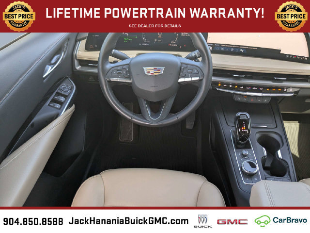 Used 2024 Cadillac XT4 Luxury w/ Cold Weather Package FWD image 16