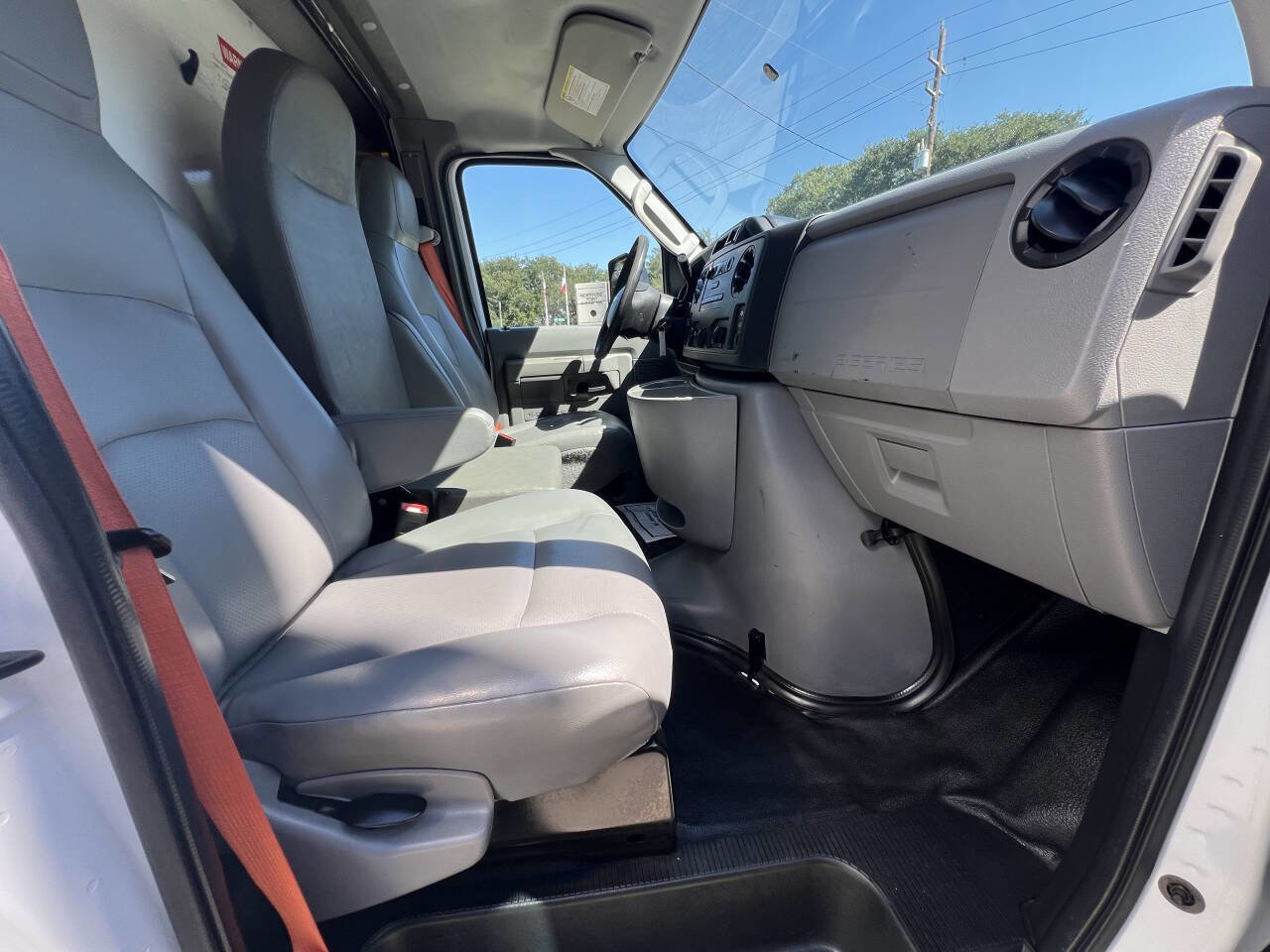 Used 2017 Ford E-350 and Econoline 350 Super Duty image 17