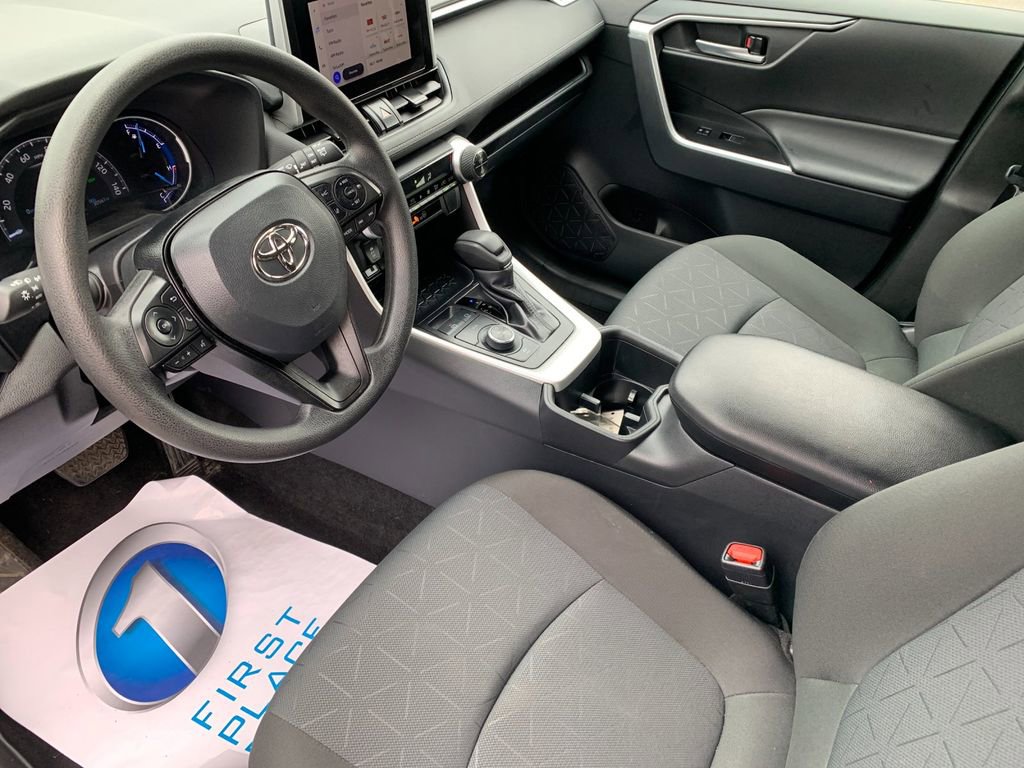 Used 2025 Toyota RAV4 XLE image 11