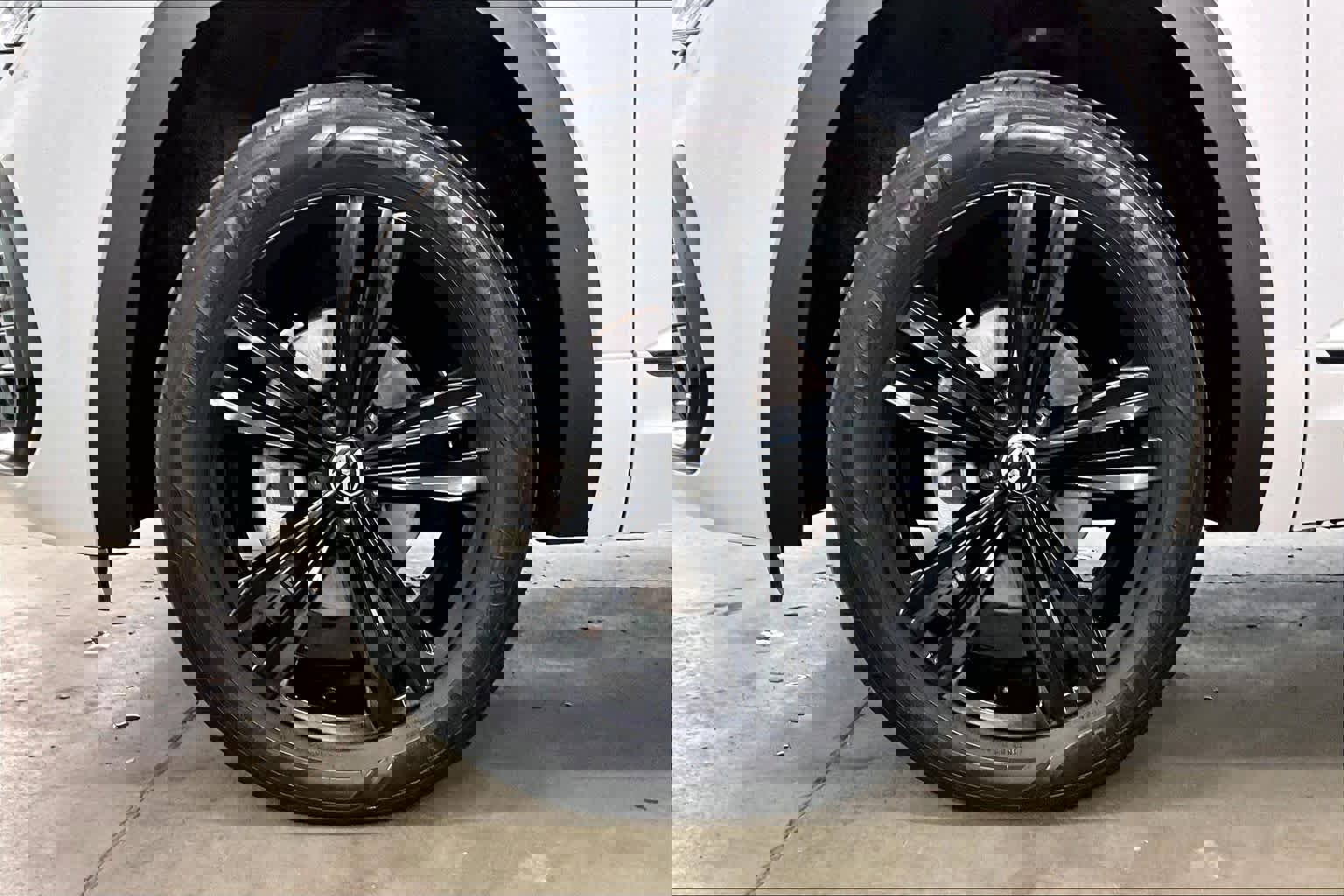 Used 2022 Volkswagen Atlas Cross Sport SEL R-Line image 12