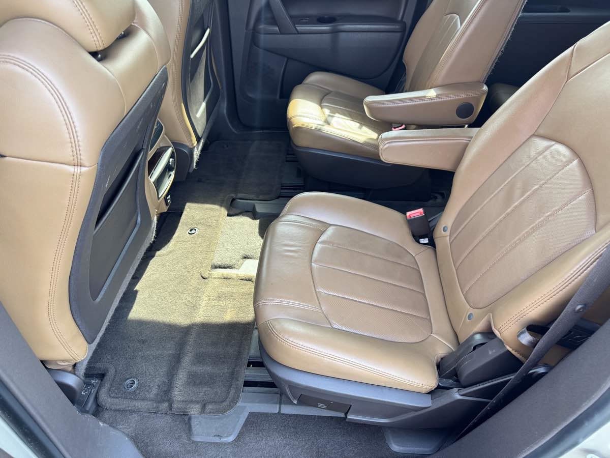Used 2015 Buick Enclave Leather FWD image 31