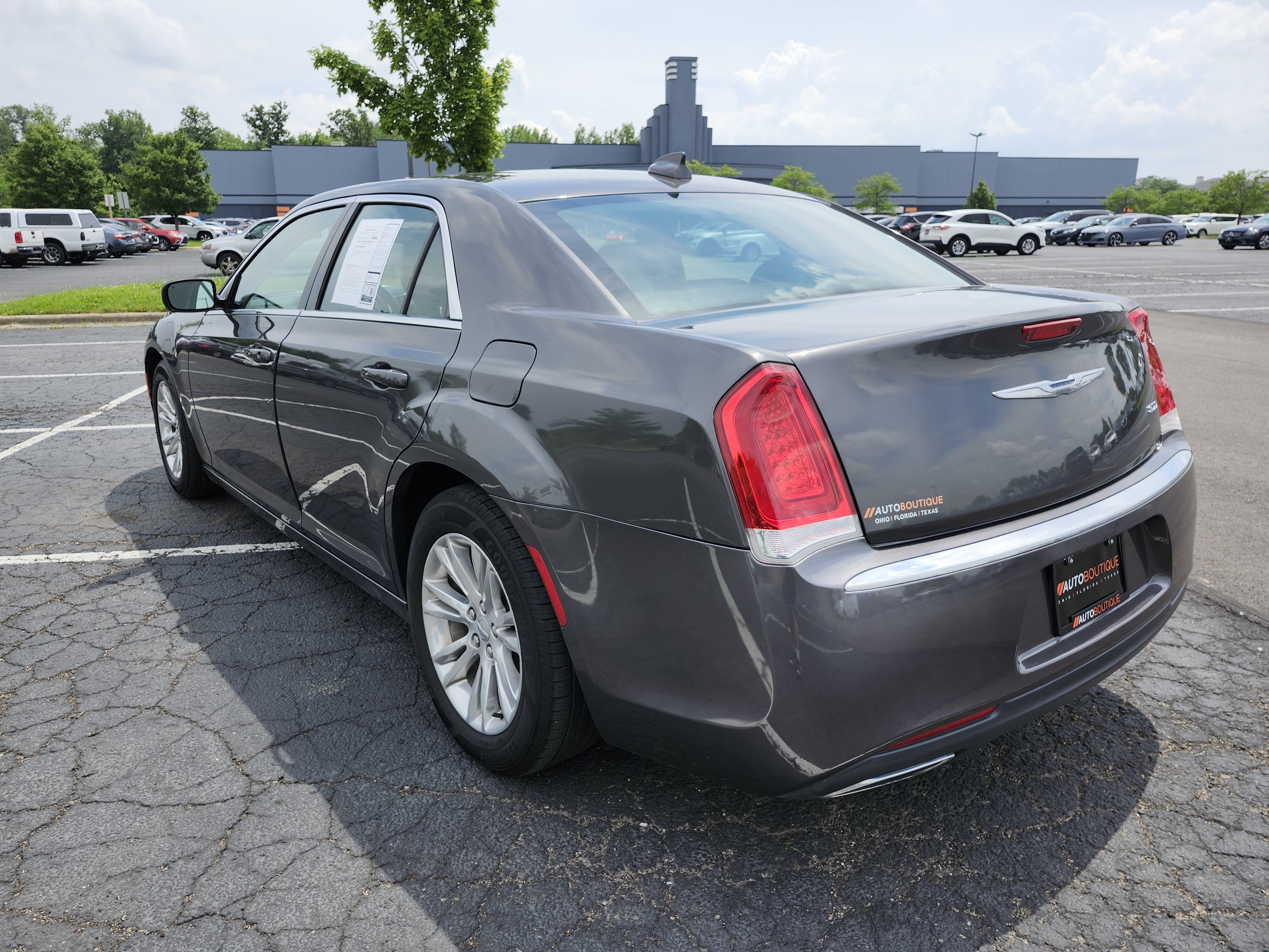 Used 2018 Chrysler 300 Touring w/ Driver Convenience Group RWD image 13