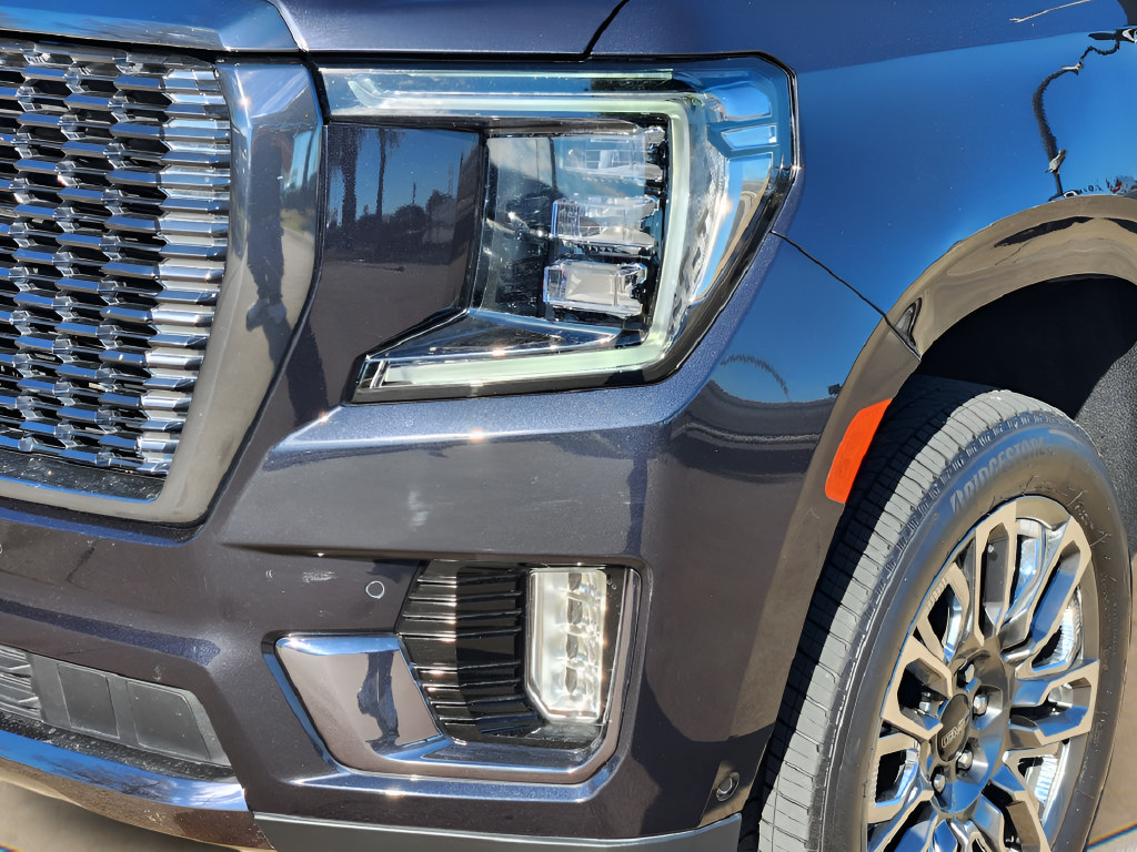 Used 2024 GMC Yukon XL Denali Ultimate AWD/4WD image 9