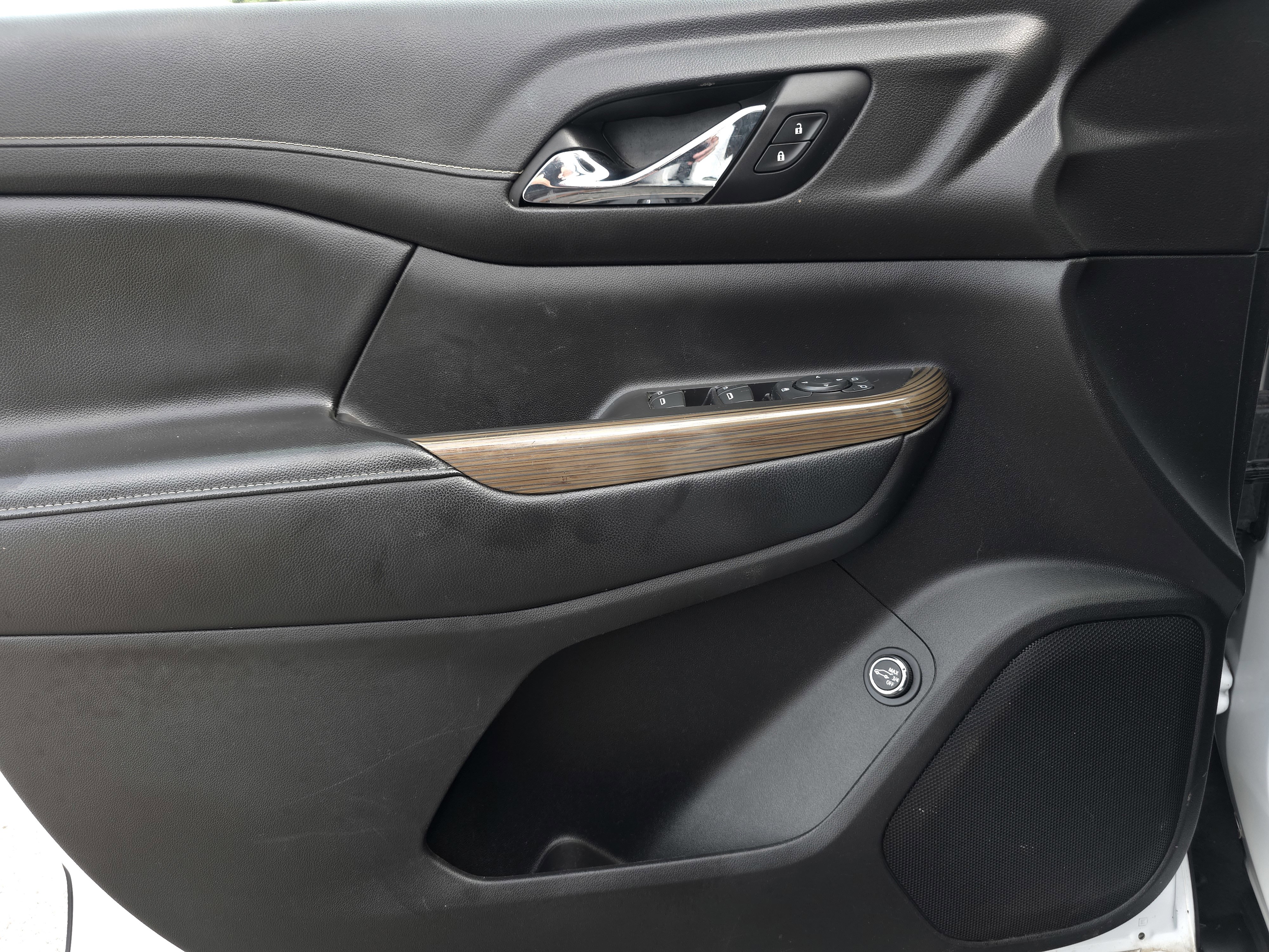 Used 2019 GMC Acadia SLE image 25