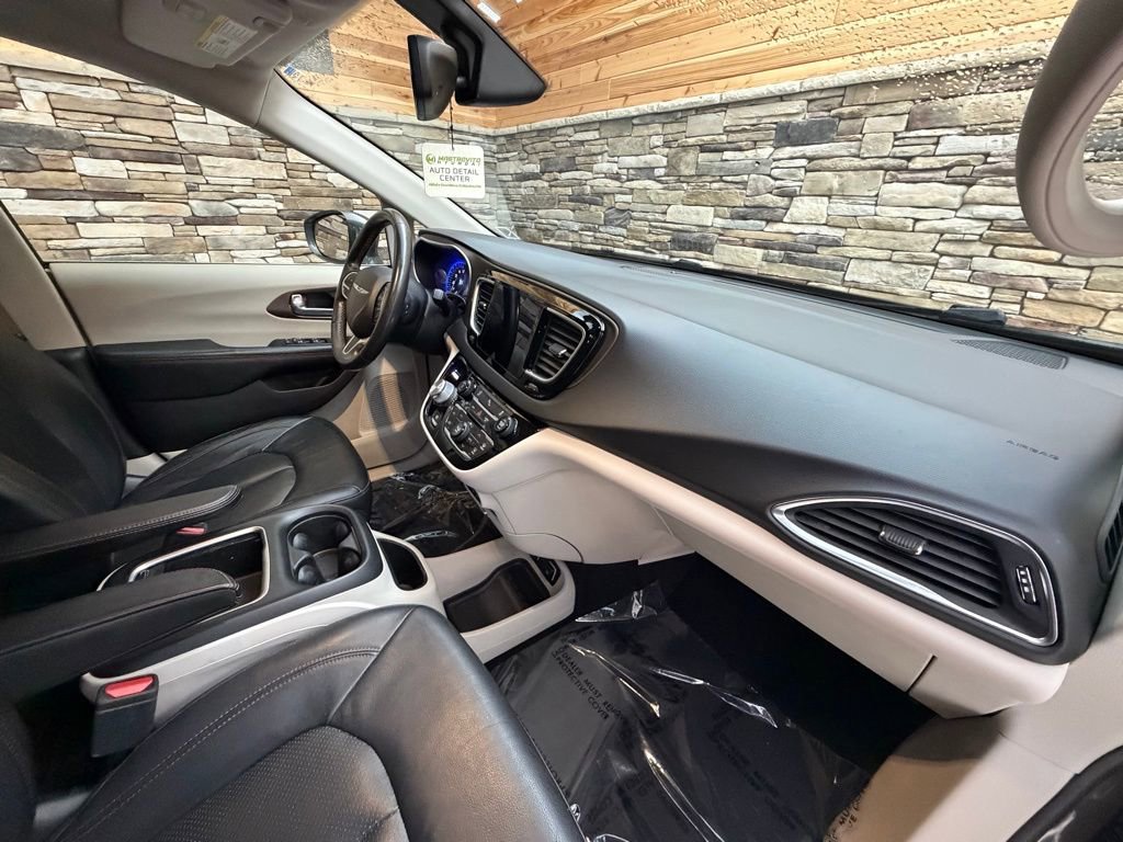 Used 2019 Chrysler Pacifica Touring-L Plus image 13