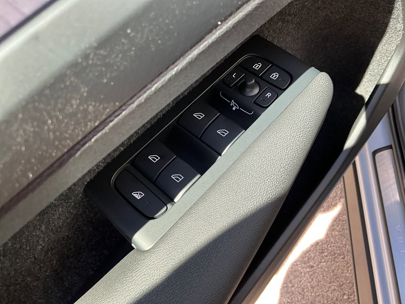 New 2026 Volvo XC40 B5 Plus w/ Climate Package AWD/4WD image 11